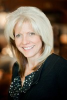 Agent Julie Mostek (Ph: 303-913-9234) is listing 8171 South Langdale Way, Aurora, CO 80016, MLS ID: 9317263